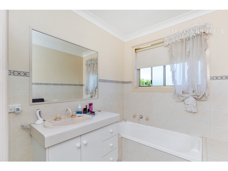 14 Kaloona Drive, Bourkelands NSW 2650