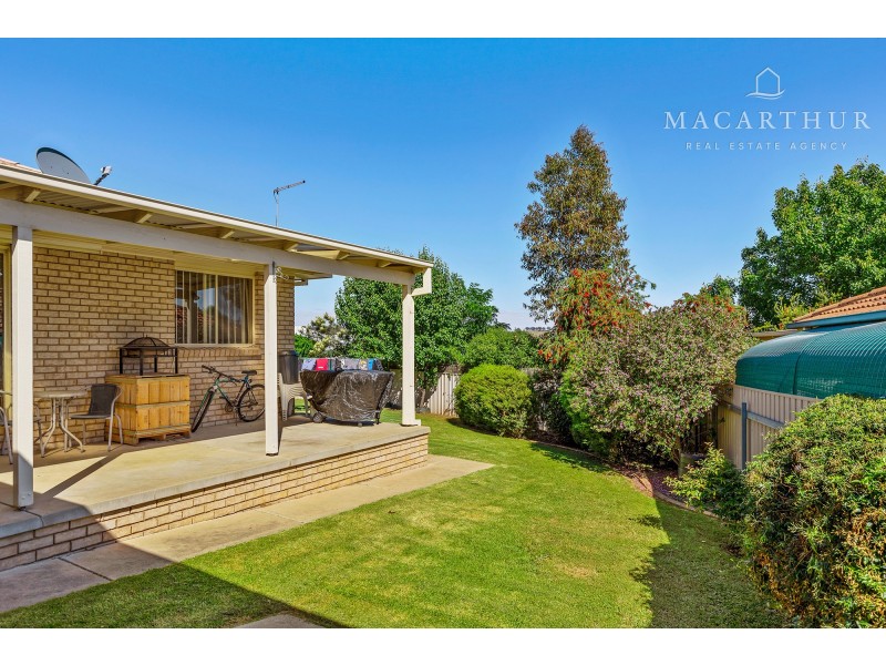 14 Kaloona Drive, Bourkelands NSW 2650