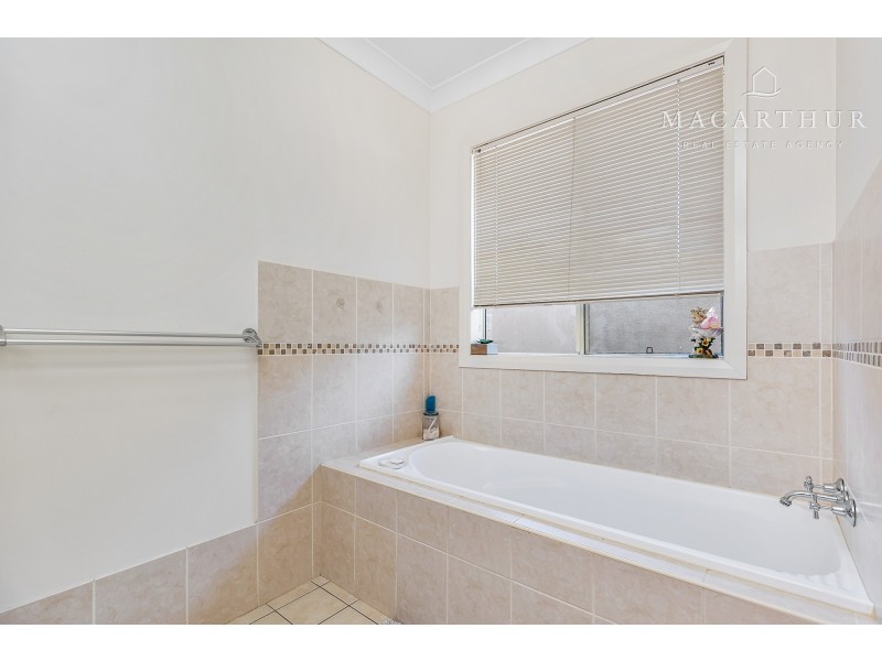 11 Werribee Road, Bourkelands NSW 2650