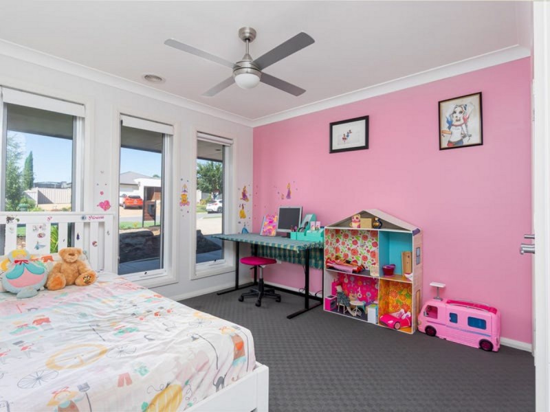26 Barton Avenue, Lloyd NSW 2650