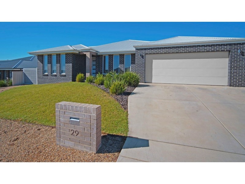 29 Alma Crescent, Estella NSW 2650