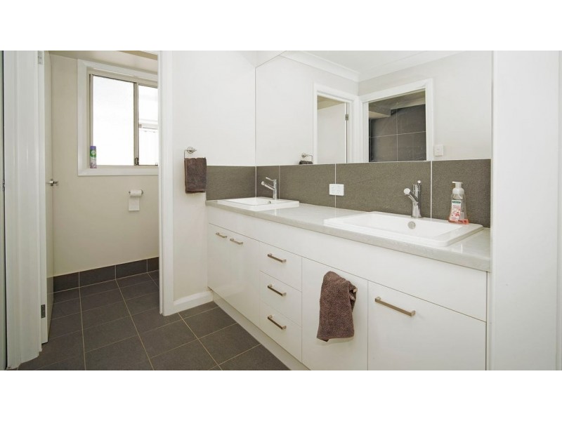 29 Alma Crescent, Estella NSW 2650