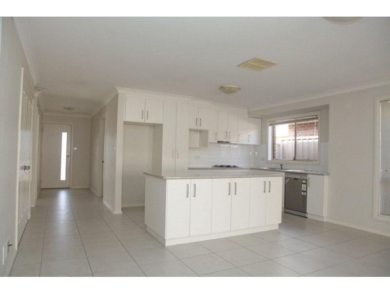 2/31 Barrima Drive, Glenfield Park NSW 2650
