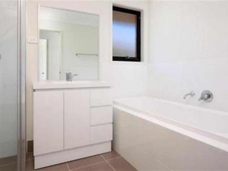 35 Melaleuca Drive, Forest Hill NSW 2651