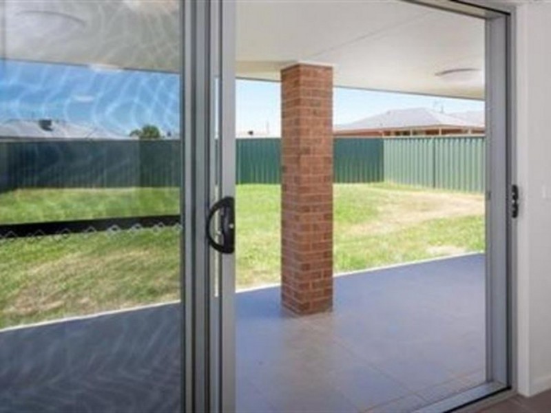 35 Melaleuca Drive, Forest Hill NSW 2651