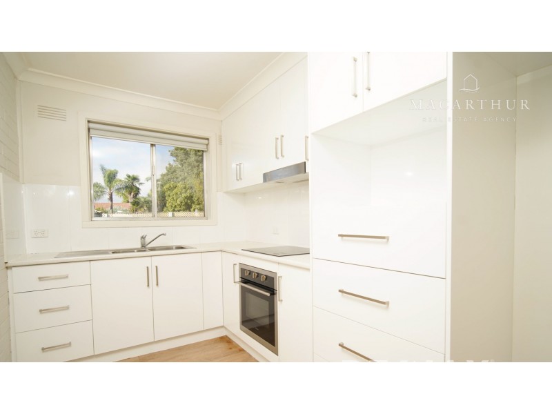 4/2 Graham Street, Lake Albert NSW 2650