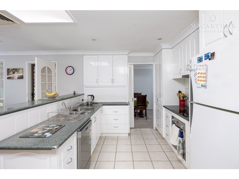 55 Huthwaite Street, Mount Austin NSW 2650