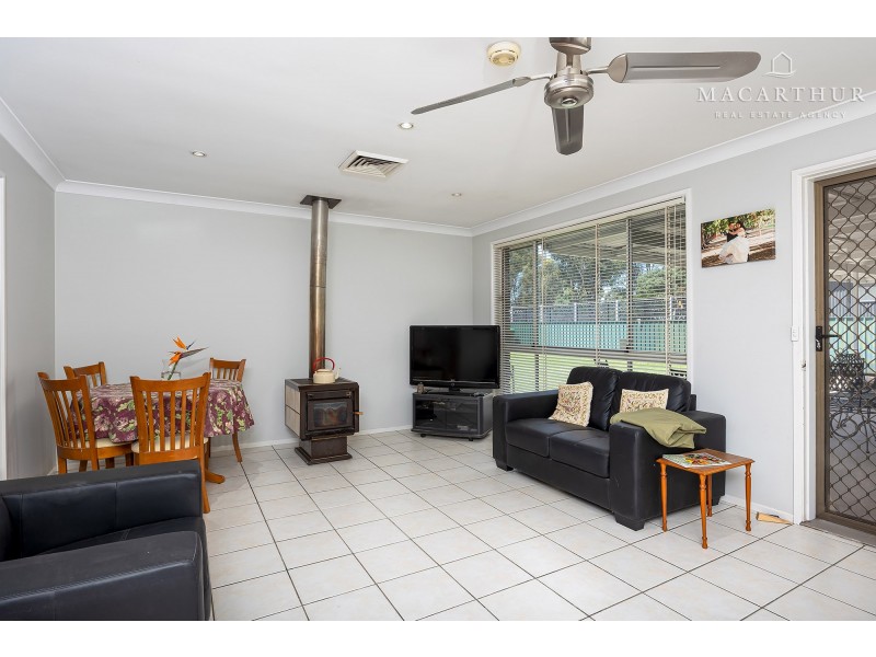 55 Huthwaite Street, Mount Austin NSW 2650