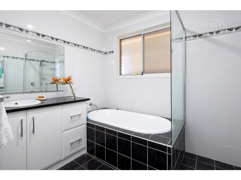 55 Huthwaite Street, Mount Austin NSW 2650