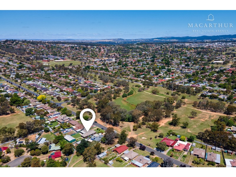 55 Huthwaite Street, Mount Austin NSW 2650