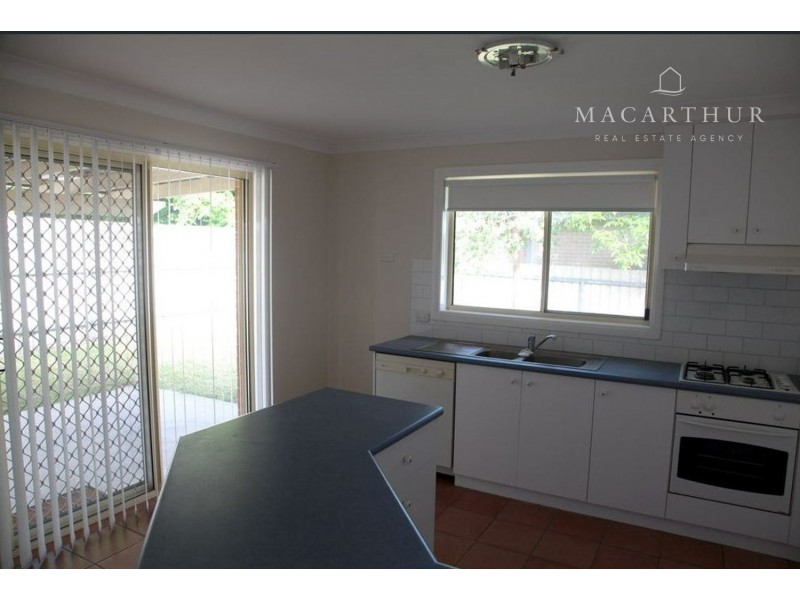 30 Woomera Place, Glenfield Park NSW 2650