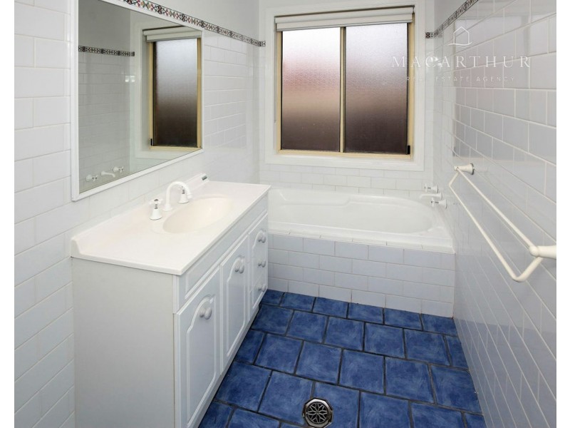 30 Woomera Place, Glenfield Park NSW 2650