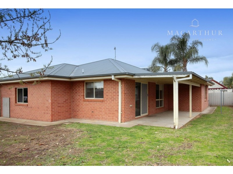 30 Woomera Place, Glenfield Park NSW 2650