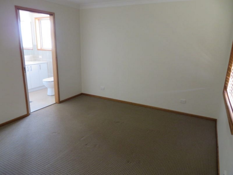 6 Pinnacle Place, Estella NSW 2650