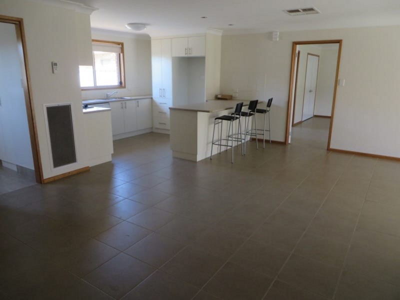 6 Pinnacle Place, Estella NSW 2650
