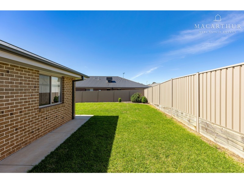 26 Darcy Drive, Boorooma NSW 2650