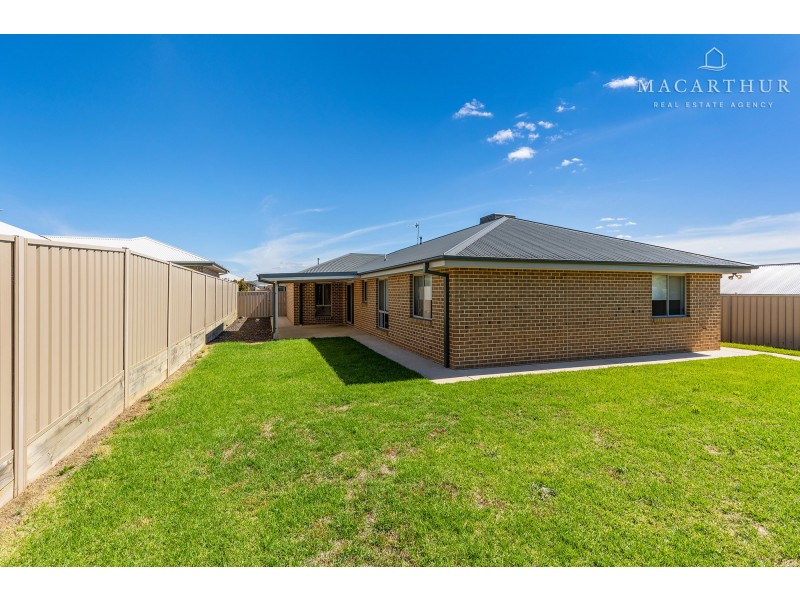 26 Darcy Drive, Boorooma NSW 2650