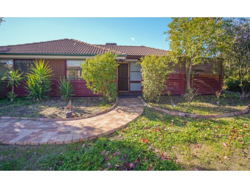 52 Pinaroo Drive, Glenfield Park NSW 2650