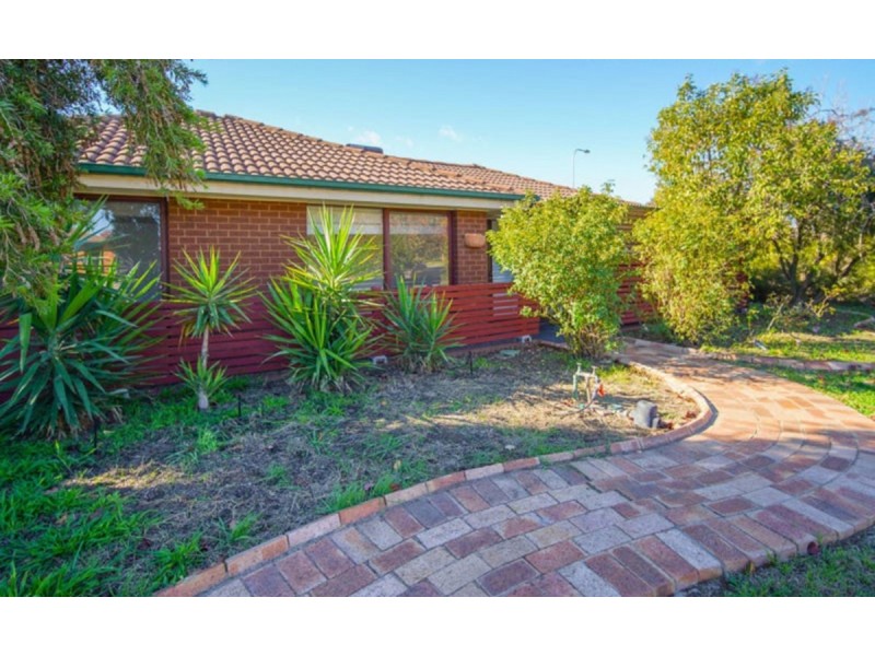 52 Pinaroo Drive, Glenfield Park NSW 2650