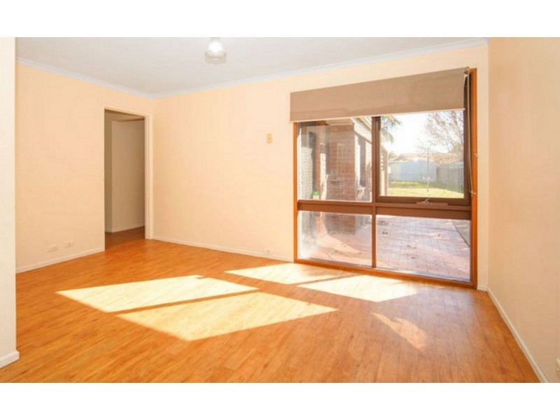 52 Pinaroo Drive, Glenfield Park NSW 2650