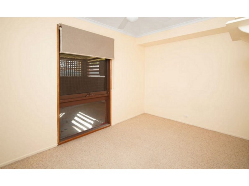 52 Pinaroo Drive, Glenfield Park NSW 2650