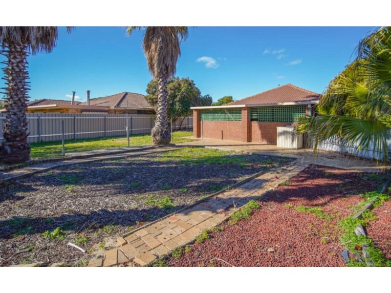 52 Pinaroo Drive, Glenfield Park NSW 2650