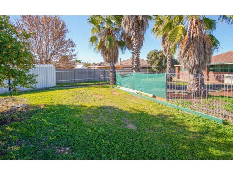 52 Pinaroo Drive, Glenfield Park NSW 2650