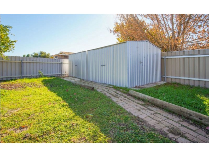 52 Pinaroo Drive, Glenfield Park NSW 2650