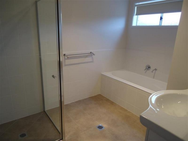 5 Melaleuca Drive, Forest Hill NSW 2651