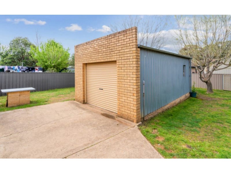 17 Willow Street, Kooringal NSW 2650