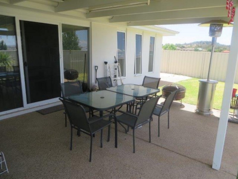 17 Alma Crescent, Wagga Wagga NSW 2650