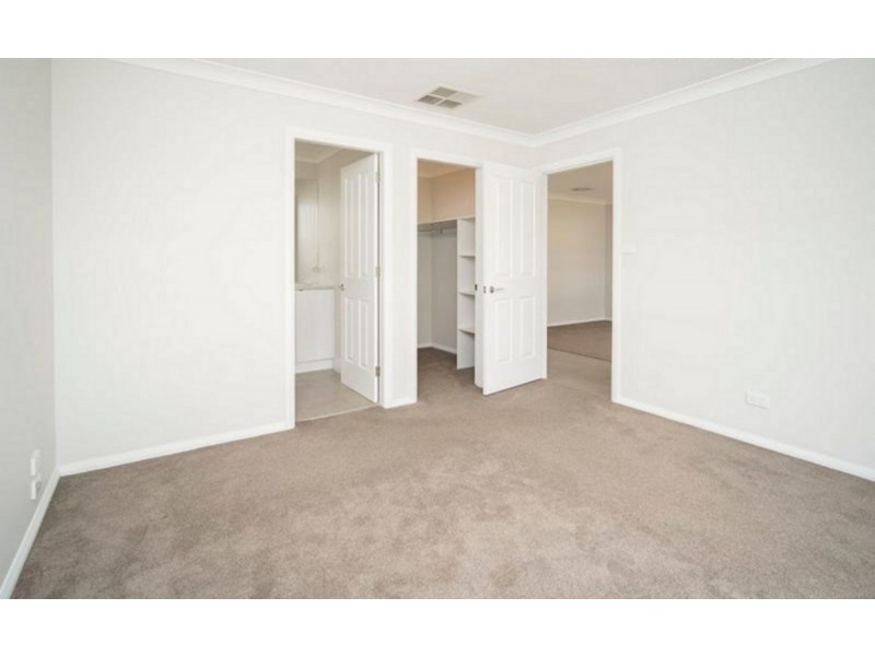 6 Ellerslie Street, Gobbagombalin NSW 2650