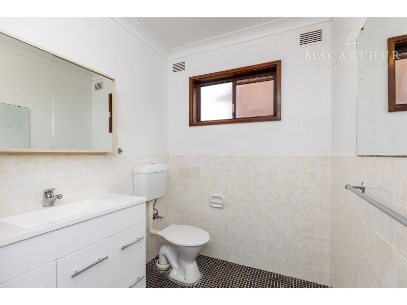 2/12 Marloo Crescent, Kooringal NSW 2650