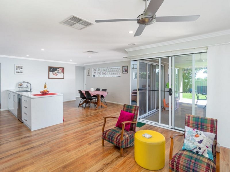 26 Barton Avenue, Lloyd NSW 2650
