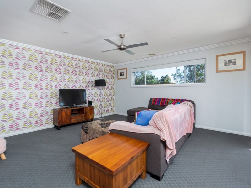 26 Barton Avenue, Lloyd NSW 2650