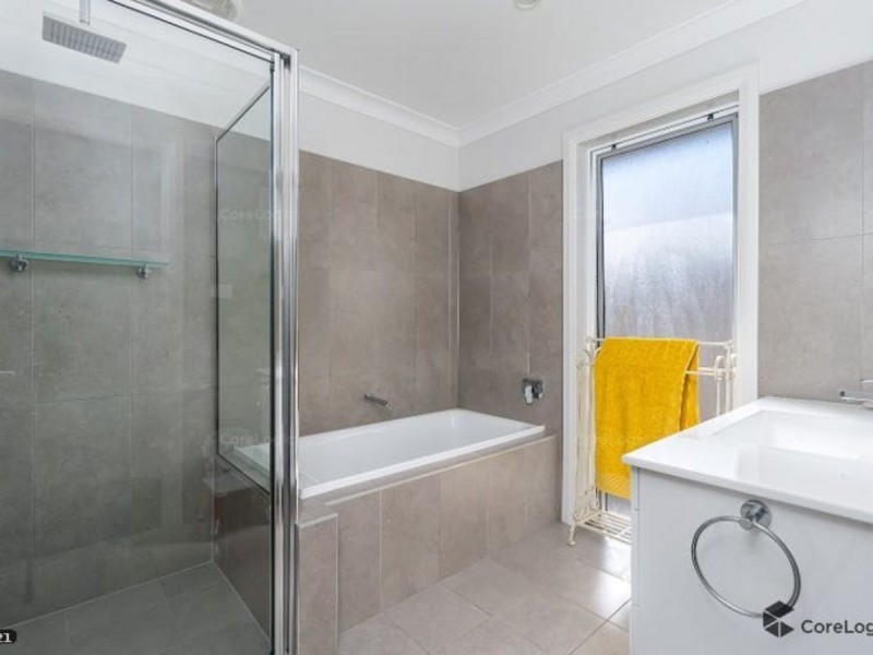 26 Barton Avenue, Lloyd NSW 2650
