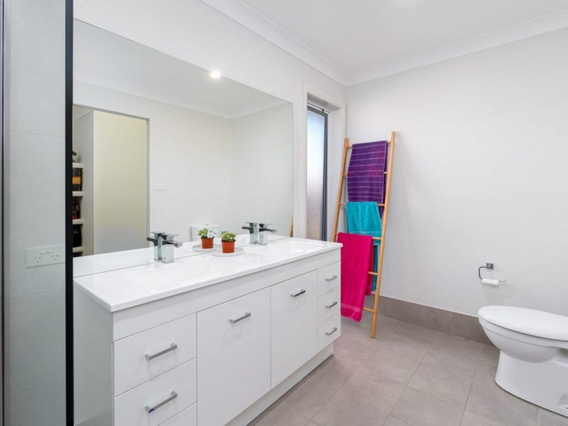 26 Barton Avenue, Lloyd NSW 2650