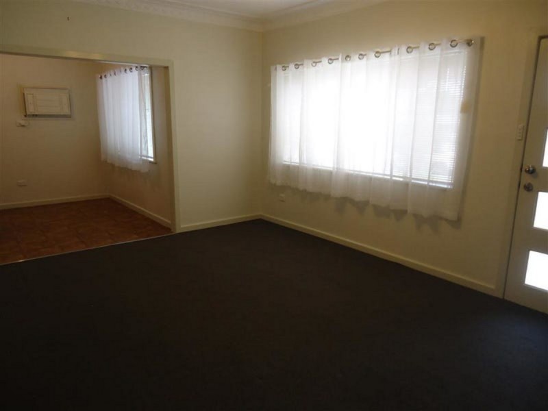 73 Tichborne Crescent, Kooringal NSW 2650