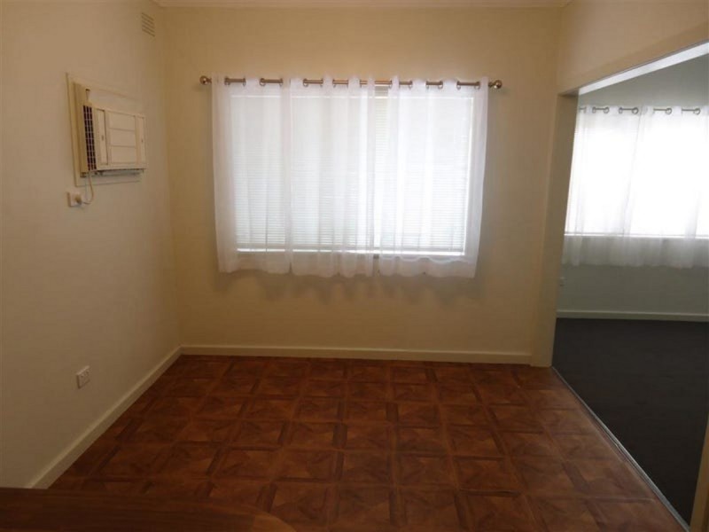 73 Tichborne Crescent, Kooringal NSW 2650