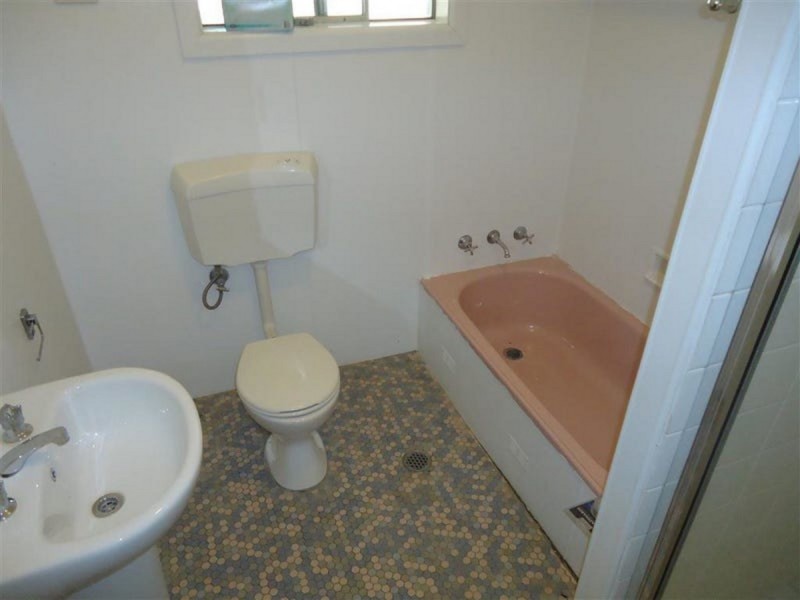 73 Tichborne Crescent, Kooringal NSW 2650