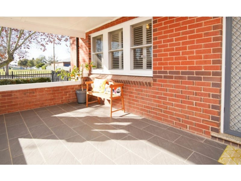 2 Rhoda Avenue, Wagga Wagga NSW 2650