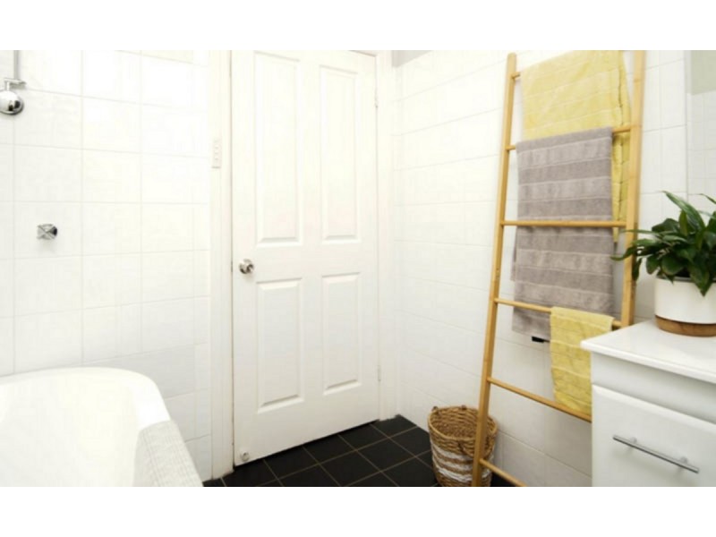 2 Rhoda Avenue, Wagga Wagga NSW 2650