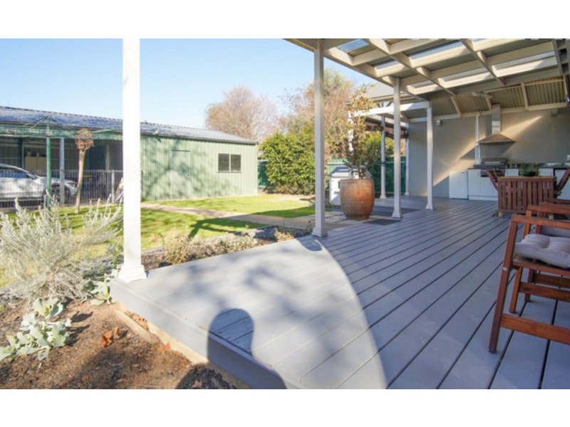 2 Rhoda Avenue, Wagga Wagga NSW 2650