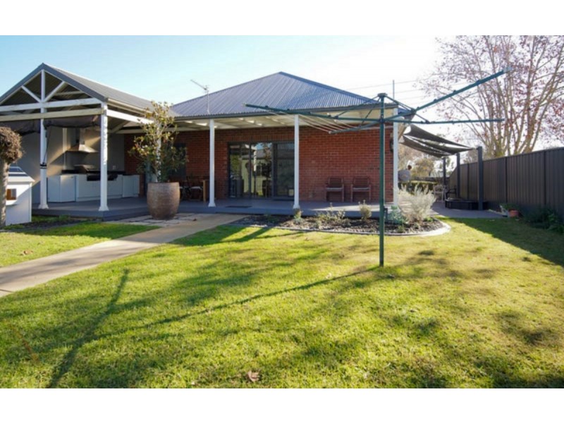 2 Rhoda Avenue, Wagga Wagga NSW 2650