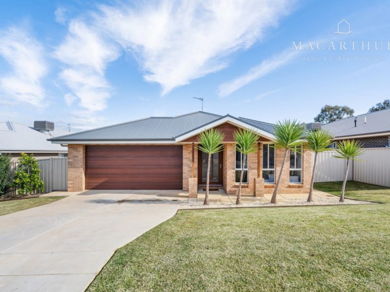 4 Paradise Drive, Gobbagombalin NSW 2650