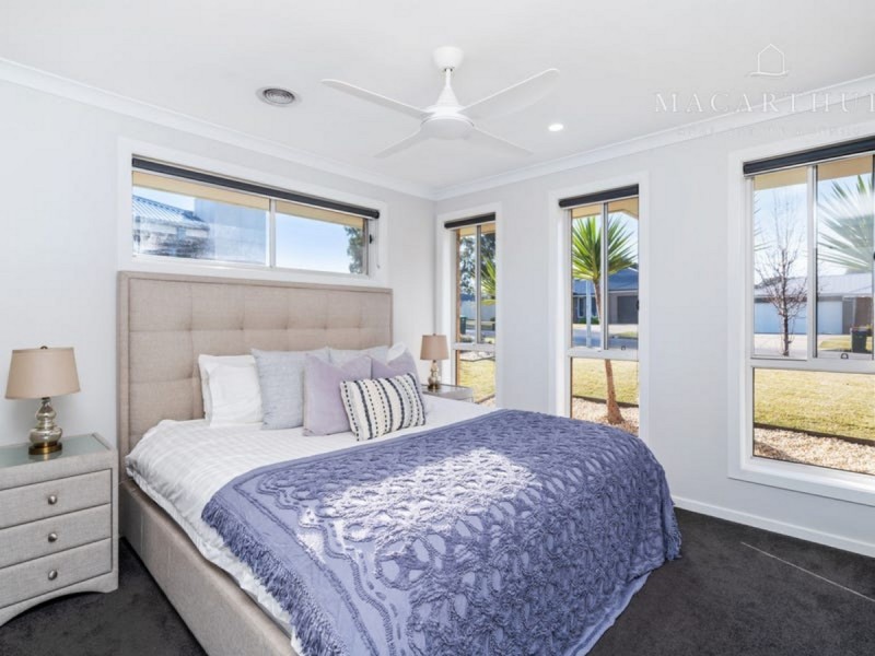 4 Paradise Drive, Gobbagombalin NSW 2650