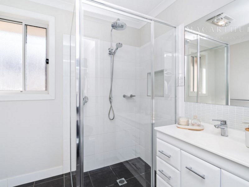 4 Paradise Drive, Gobbagombalin NSW 2650