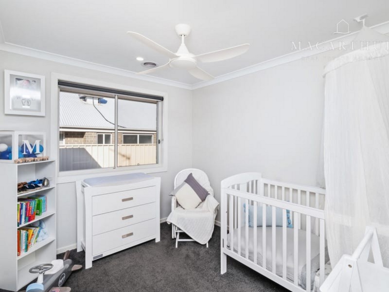 4 Paradise Drive, Gobbagombalin NSW 2650
