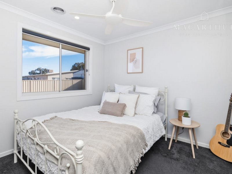 4 Paradise Drive, Gobbagombalin NSW 2650