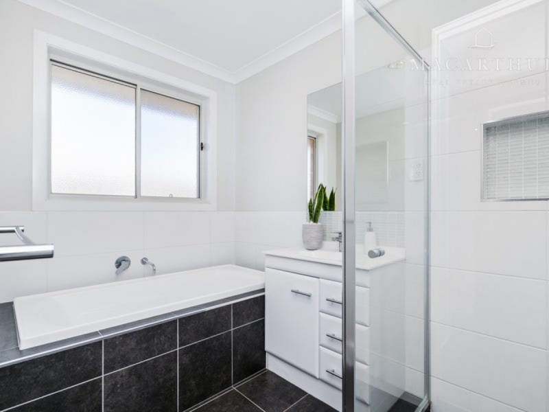 4 Paradise Drive, Gobbagombalin NSW 2650